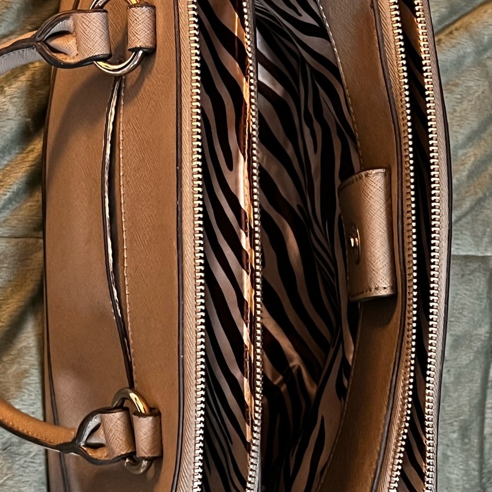 Purse - Picture 3 of 4